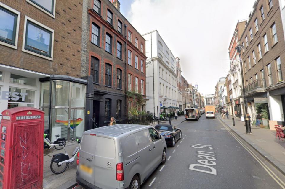 Gunshot Fired at Black Taxi in Central London’s Soho haberi